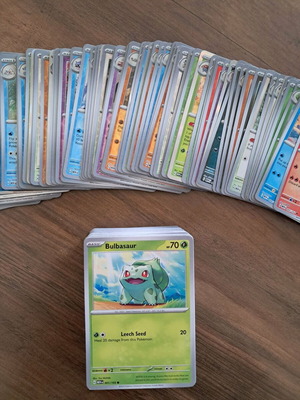Set builder lot MEW (151) with 215 individual cards like new