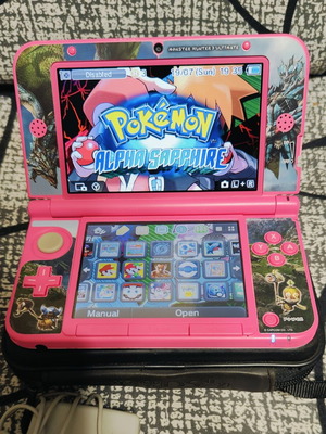 Nintendo 3DS XL модифициран, като нов, розов с игри и аксесоари