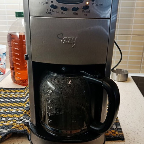 French coffee maker with grinder and program, like new, metal filter