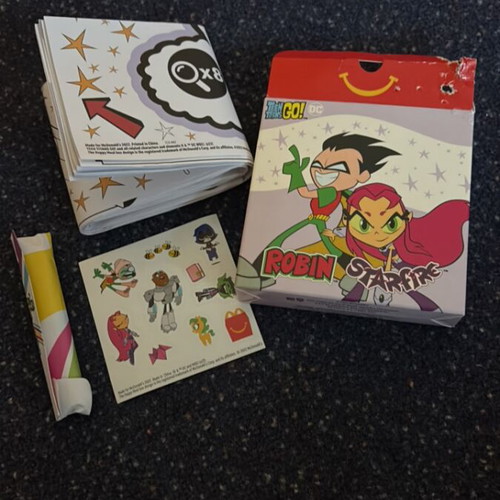Robin and Starfire craft set like new with stickers and crayons