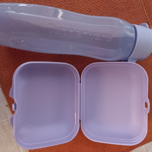 Snack container with 750 ml slim bottle