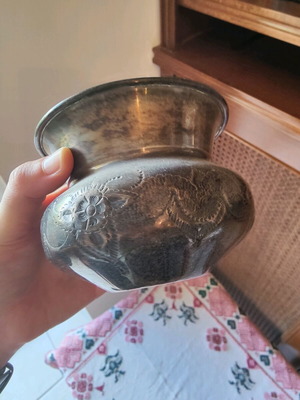 Silver-plated fontaine in like new condition