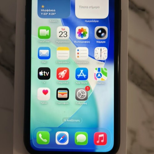 Iphone 11 64GB like new, black, minor surface scratches