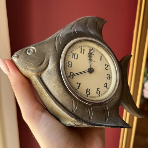 Vintage fish tabletop clock used, metal decorative