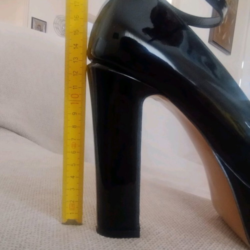 Shein black pumps like new, size 39 with thick platform