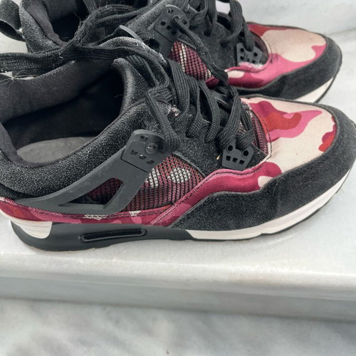 Athletic shoes size 40 like new, black and pink, suede and fabric