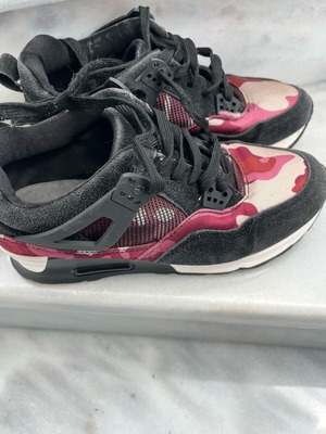 Athletic shoes size 40 like new, black and pink, suede and fabric