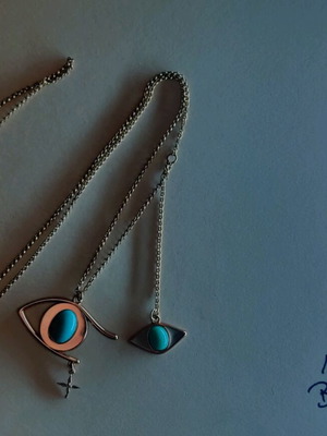 Long metal jewelry like new with two hanging eyes