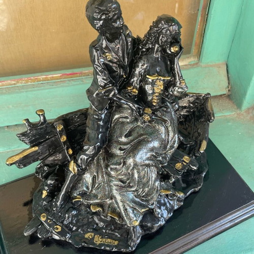 Vintage statue of a loving couple with wooden base like new