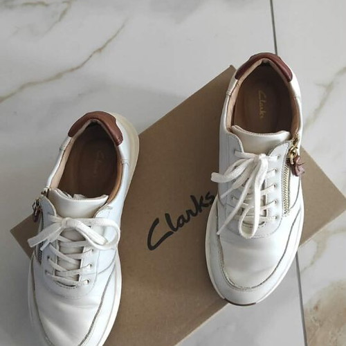 Clarks women's athletic shoes size 38 like new, white leather