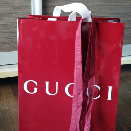 GUCCI τσάντα χαρτόνι και κορδέλα σαν καινούργια 14×35×26