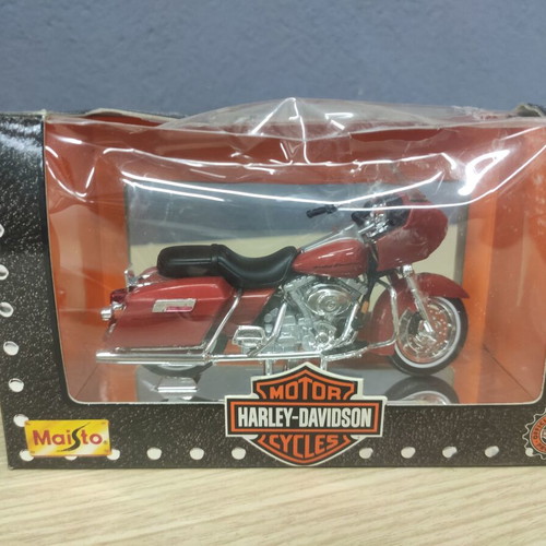 Maisto Harley-Davidson FLTR Road Glide 2000 FL scale model 1/18