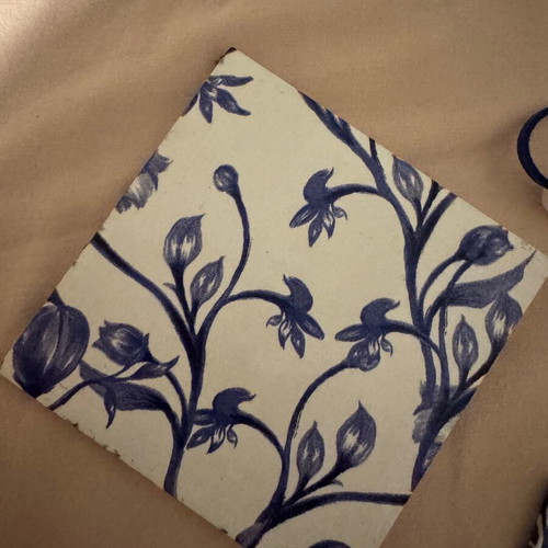 Coaster set like new with blue-white floral pattern