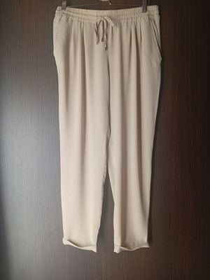 Zara women's beige pants like new, size L