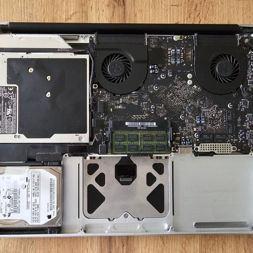 MacBook Pro 15.4" Mid 2009 used, 2.66GHz Core 2 Duo, 4GB RAM, 320GB HDD no battery