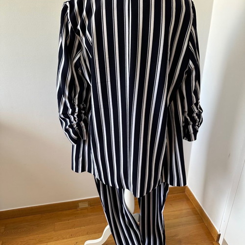 Suit used, very comfortable and cool, size 40, Only brand