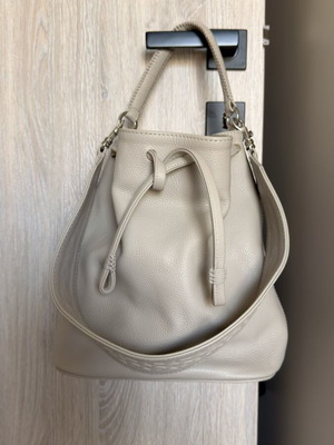 Callista Bucket bag in oat grained leather like new