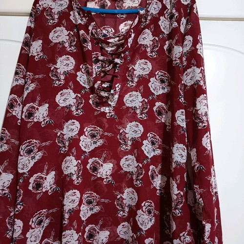 Women's blouse new, size L, red floral pattern