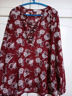 Women's blouse new, size L, red floral pattern