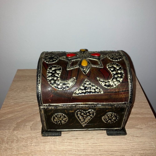 Vintage wooden jewelry chest used, Moroccan style