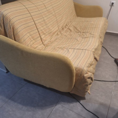 Italian three-seater sofa like new with excellent quality and design