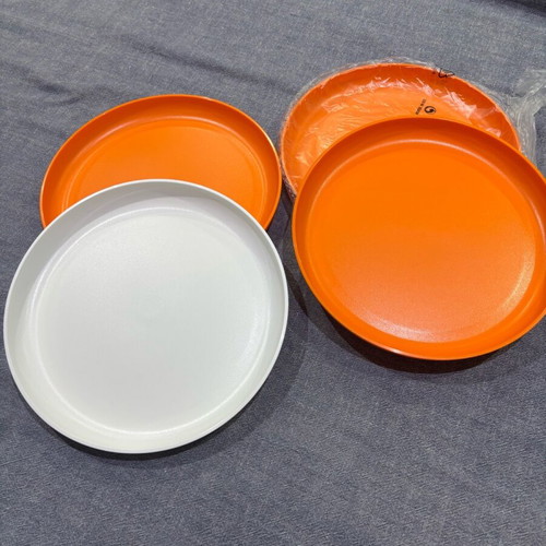 Tupperware plates new, set of 4