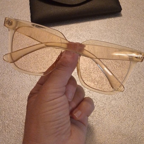 Fashion sunglasses new with yellow lens and free case