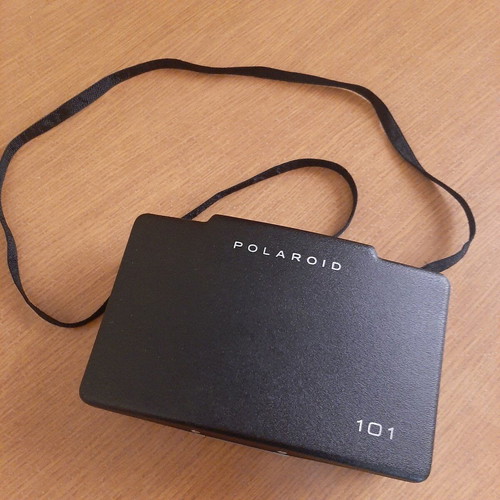 Collectible fully functional POLAROID 101 LAND CAMERA 1967 - With Flash and Carrying Case