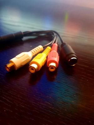 Καλώδιο Mini-DIN 9-Pin σε S-Video & RCA