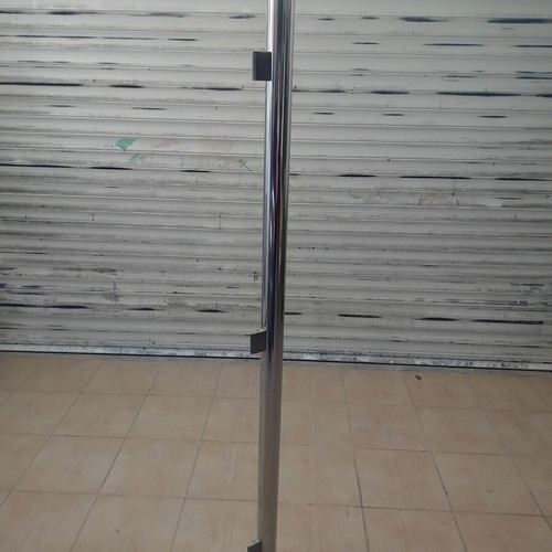 Inox stanchion height 1.70m like new for glass partitions