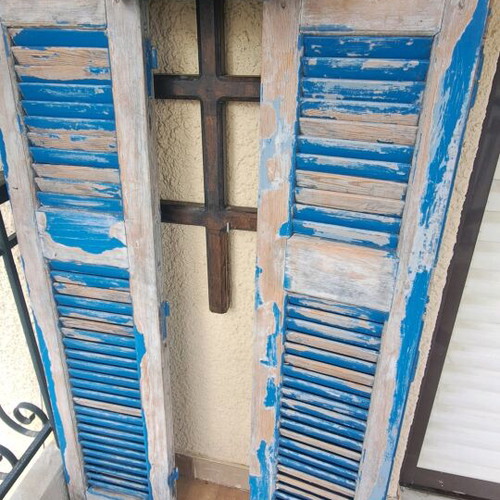 Windows used for construction or decoration