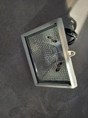 Halogen floodlight 160W with extra Philips 240W bulb, like new
