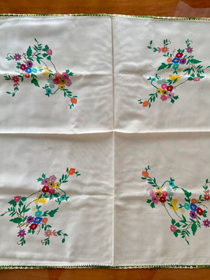 Handmade Vogart Tablecloths with Fade-Resistant Colors and Lace, Set of 2