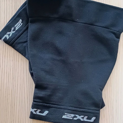 2XU compression thigh socks new, size S, black