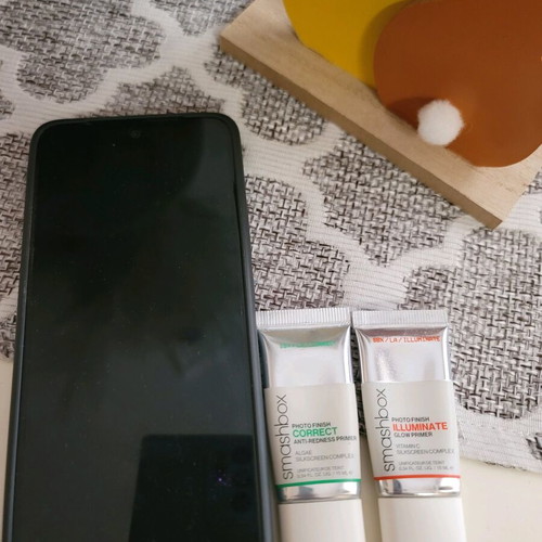 Smashbox primers 2 pcs used, orange with vitamin C and green for redness correction
