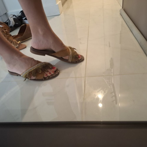 Flat slippers with feathers in beige and brown, like new