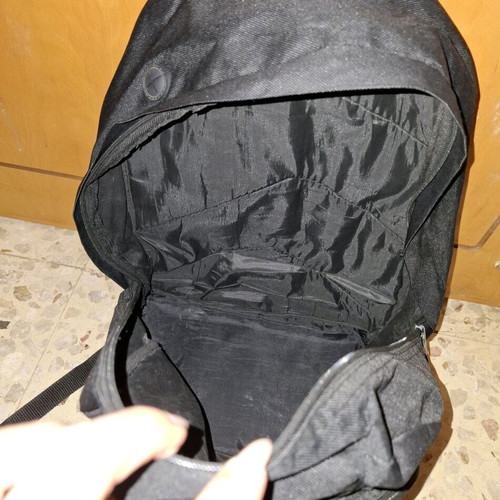 2J bag like new, black with 4 compartments