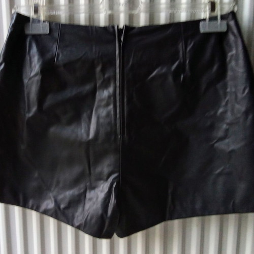 Dreams shorts and top set like new, black, size M