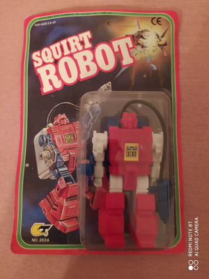 Squirt Robot new water-squirting toy robot