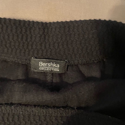 Bershka black skirt no.S/M like new with elasticity