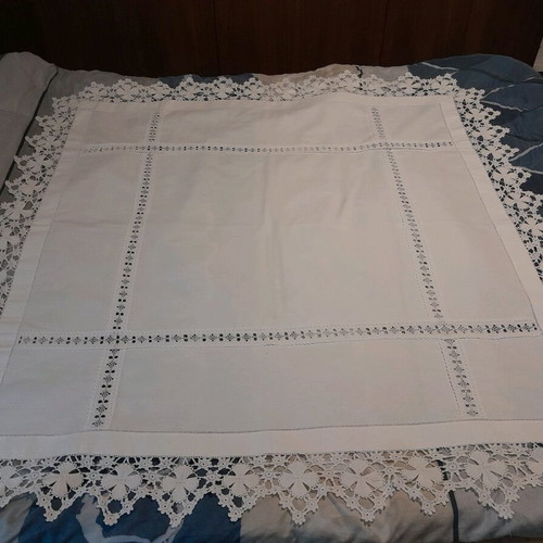 Square tablecloth 137x137 handmade like new with lace
