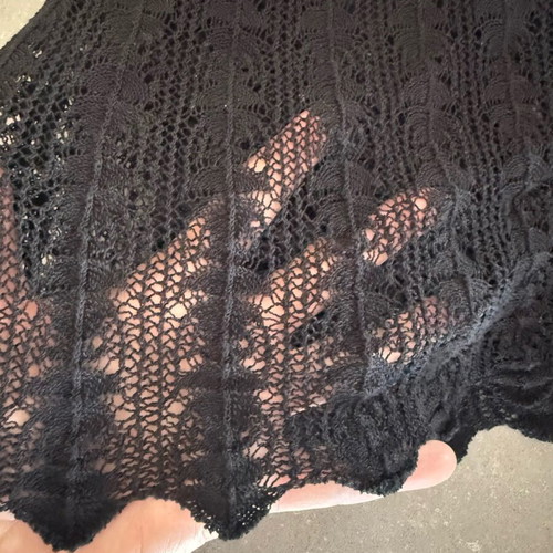Knitted fitted black skirt like new with lace and lining size M