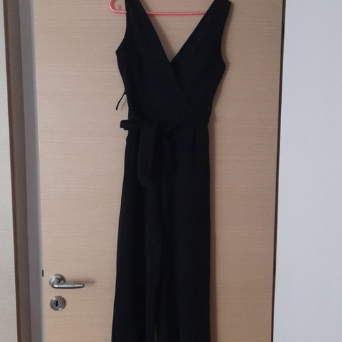 Black jumpsuit like new with zipper and belt, size M