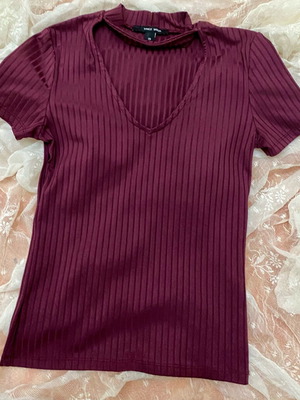 tally weijl burgundy womans top short sleeved size xsmall