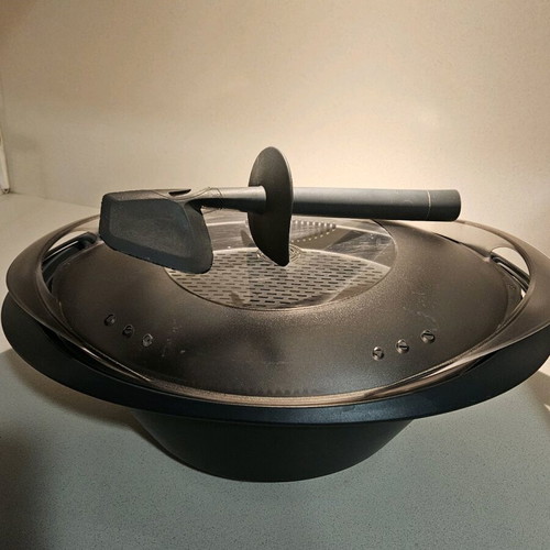 Thermomix TM5 like new with accessories and 2 recipe chips