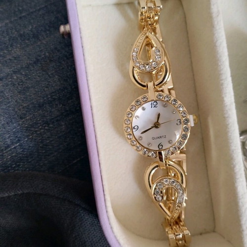 Quartz women's elegant gold wristwatch with zircon used