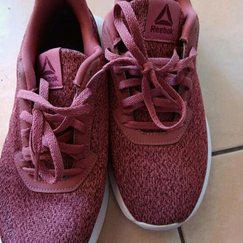 Reebok sneakers athletic like new, burgundy size 37