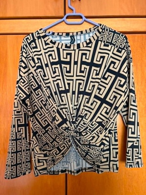 Women's blouse like new, black and brown, one size