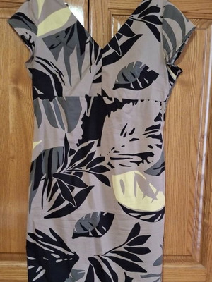 Sleeveless dress in straight cut like new, black and gray, size XL