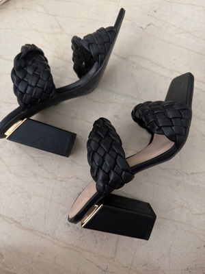 Black sandals like new, size 38